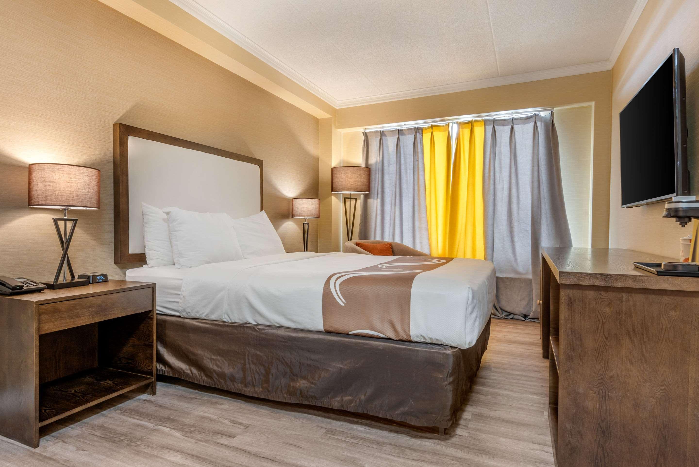 Quality Inn & Suites Niagara Falls Exterior photo
