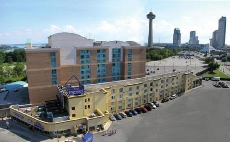 Quality Inn & Suites Niagara Falls Exterior photo