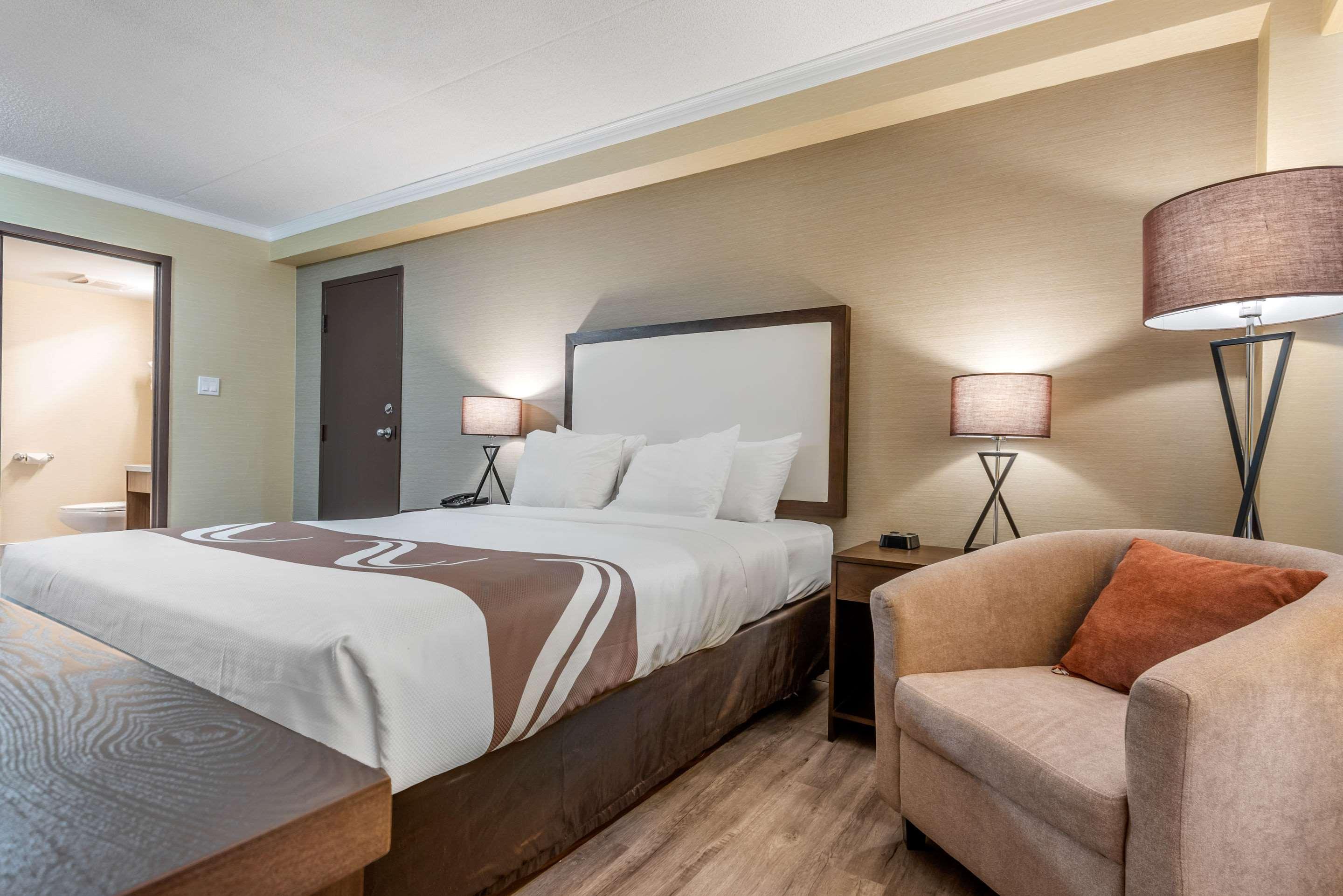 Quality Inn & Suites Niagara Falls Exterior photo