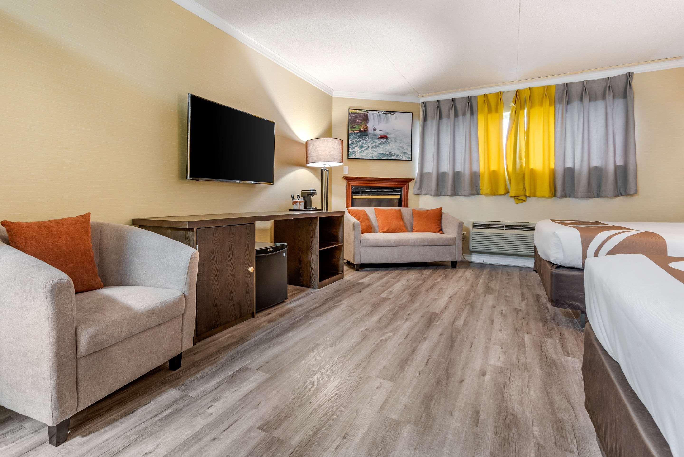 Quality Inn & Suites Niagara Falls Exterior photo